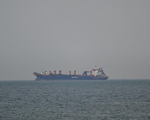 Bazı gemiler Hürmüz Boğazı’ndan nasıl gizlice geçiyor?