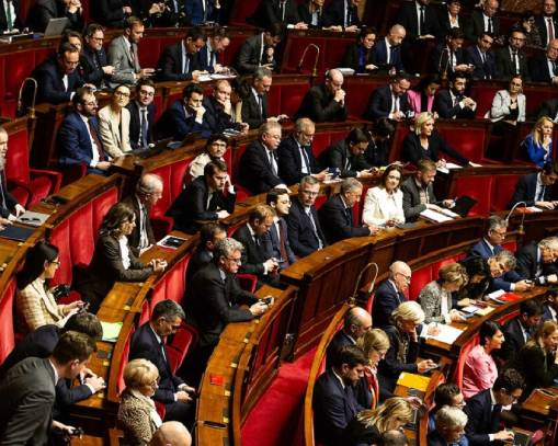 Hükümet devrildi, Başbakan görevden alındı: Fransa’da neler oluyor?