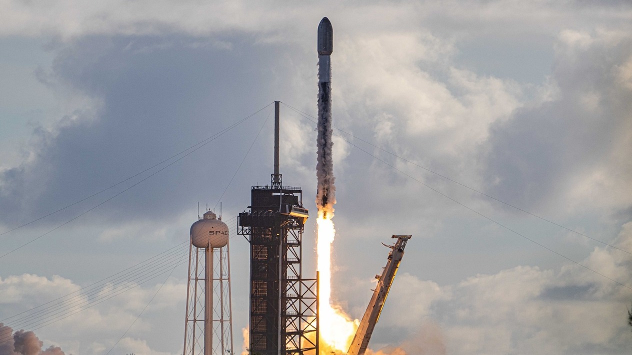 Beklenen halka arz öncesi SpaceX ile xAI birleşmeyi değerlendiriyor