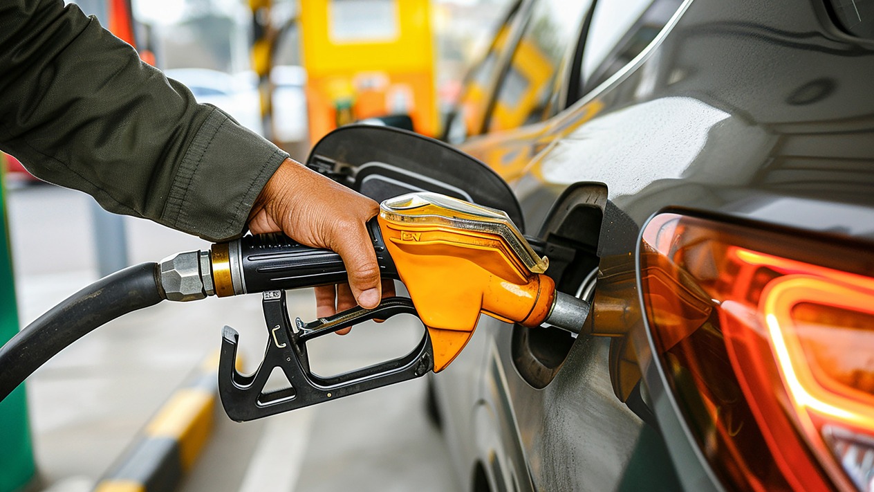 Benzin fiyatları 3,5 yılın en yüksek seviyesine yaklaşıyor