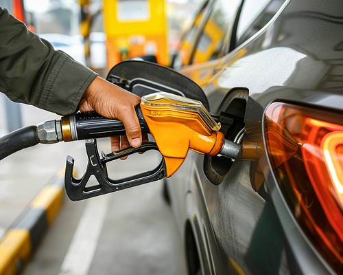 Benzin fiyatları 3,5 yılın en yüksek seviyesine yaklaşıyor