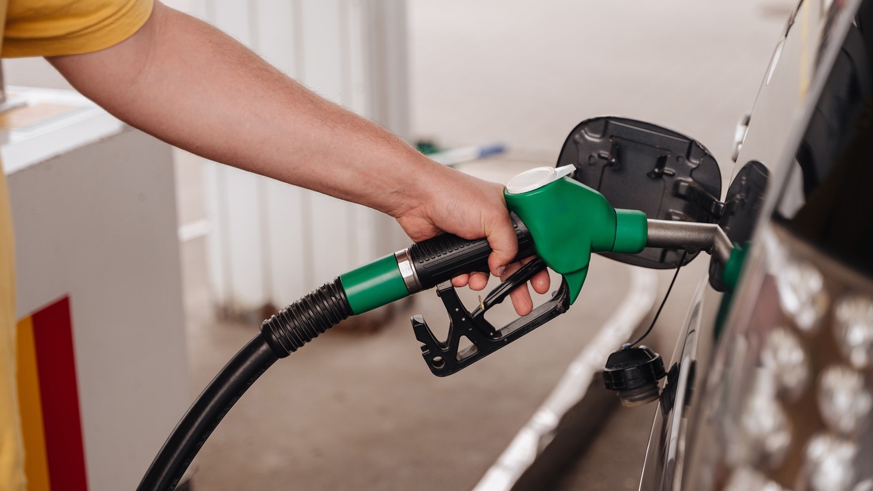Benzine 2 lira 74 kuruş zam geldi