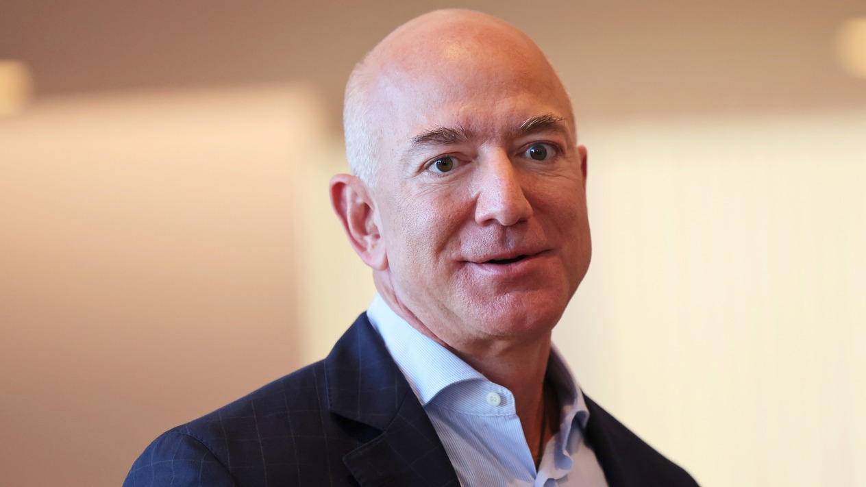 Bezos’tan şaşırtan dönüş: Trump’a yakınlaşma krizi büyüyor