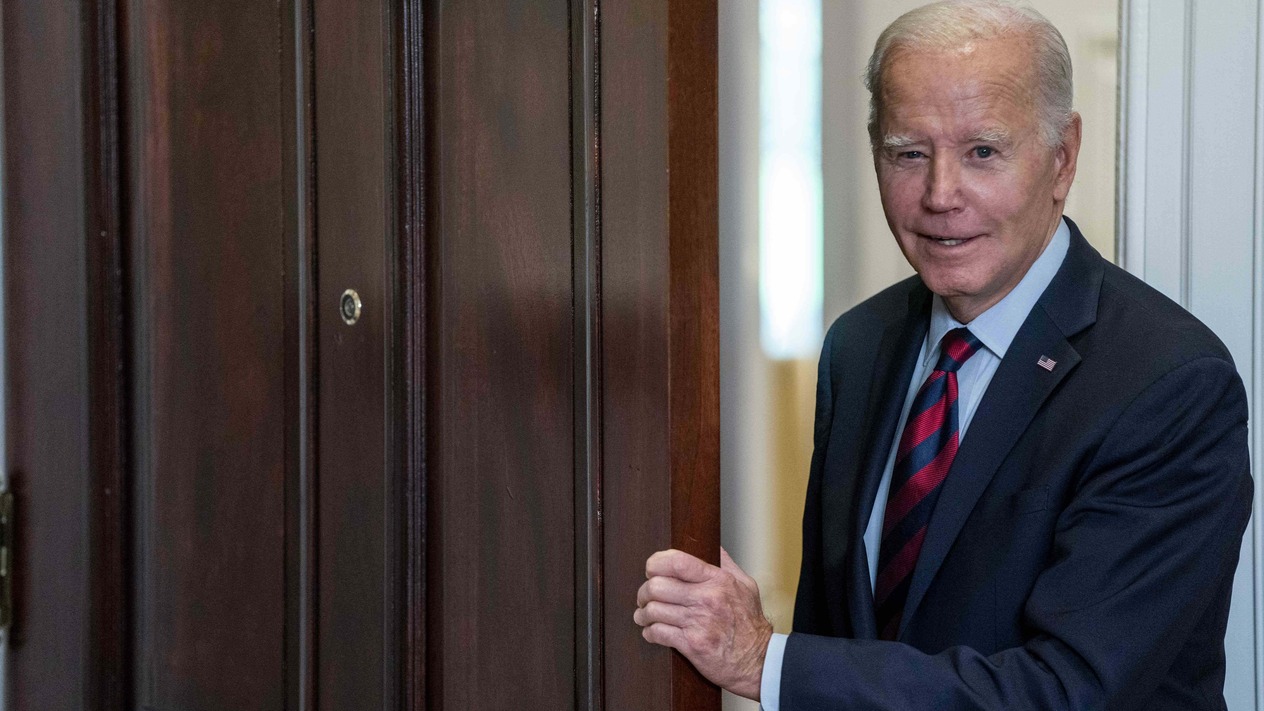 Biden af kararlarını otomatik kalemle mi imzaladı?