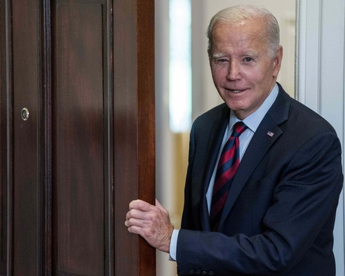 Biden af kararlarını otomatik kalemle mi imzaladı?