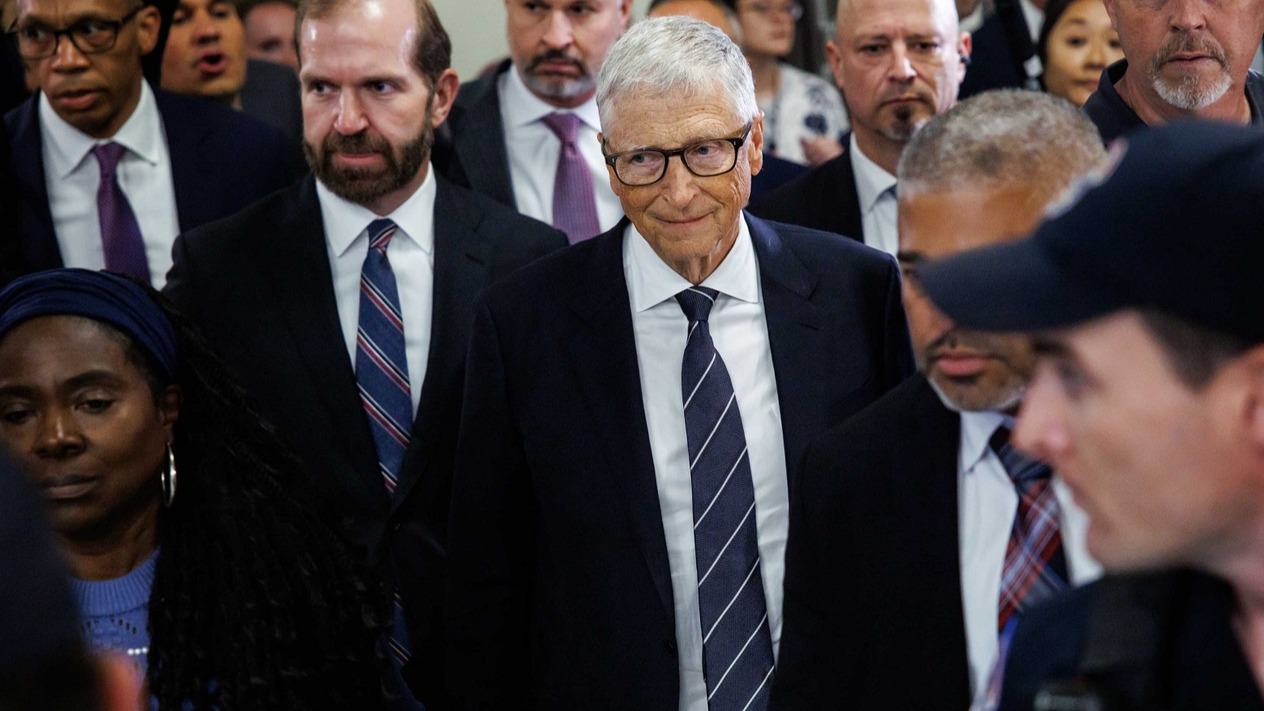 Bill Gates’in yapay zeka uyarısı: Erişimi genişletmek için 1 milyar dolar taahhüt