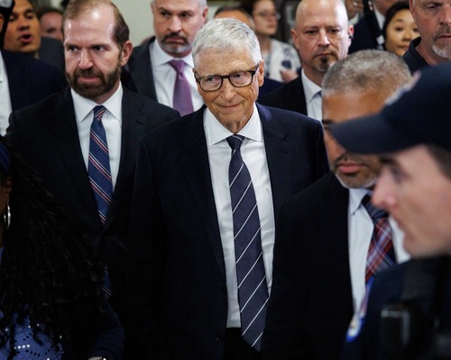Bill Gates’in yapay zeka uyarısı: Erişimi genişletmek için 1 milyar dolar taahhüt