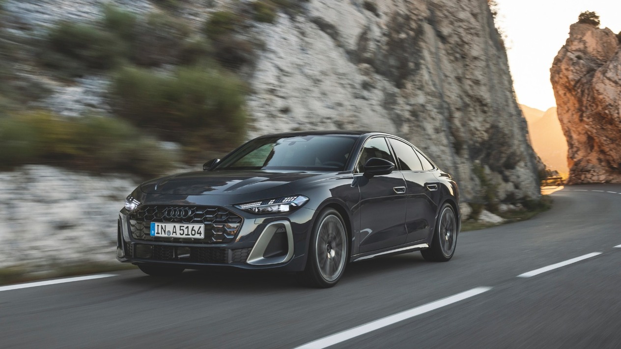 Bir otomobile iki Audi sığdırdı