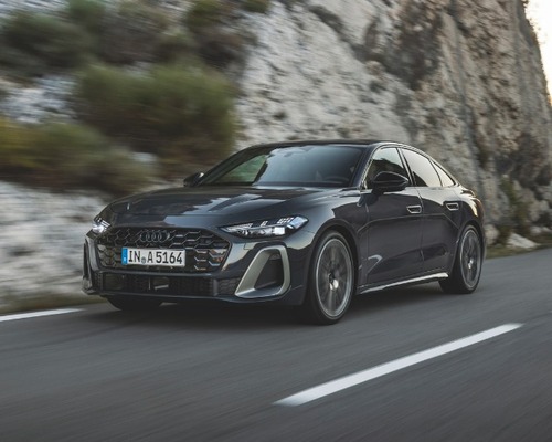 Bir otomobile iki Audi sığdırdı