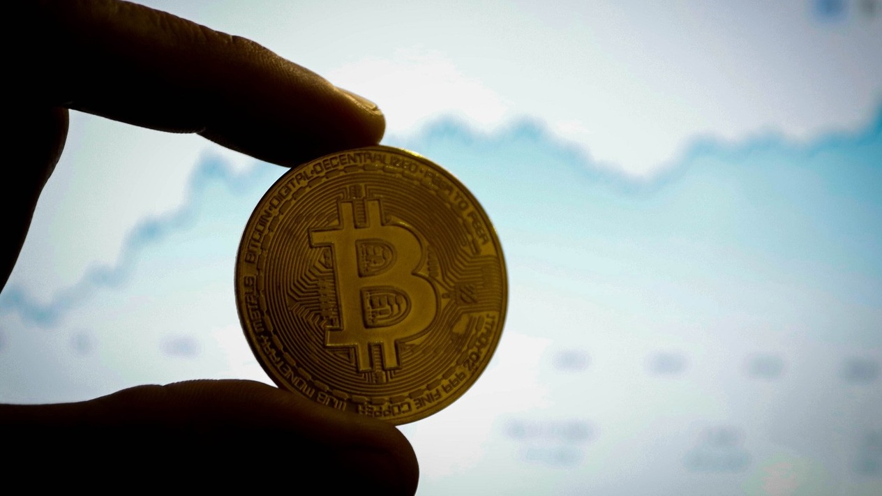 Bitcoin iki ayın en düşük seviyesine geriledi