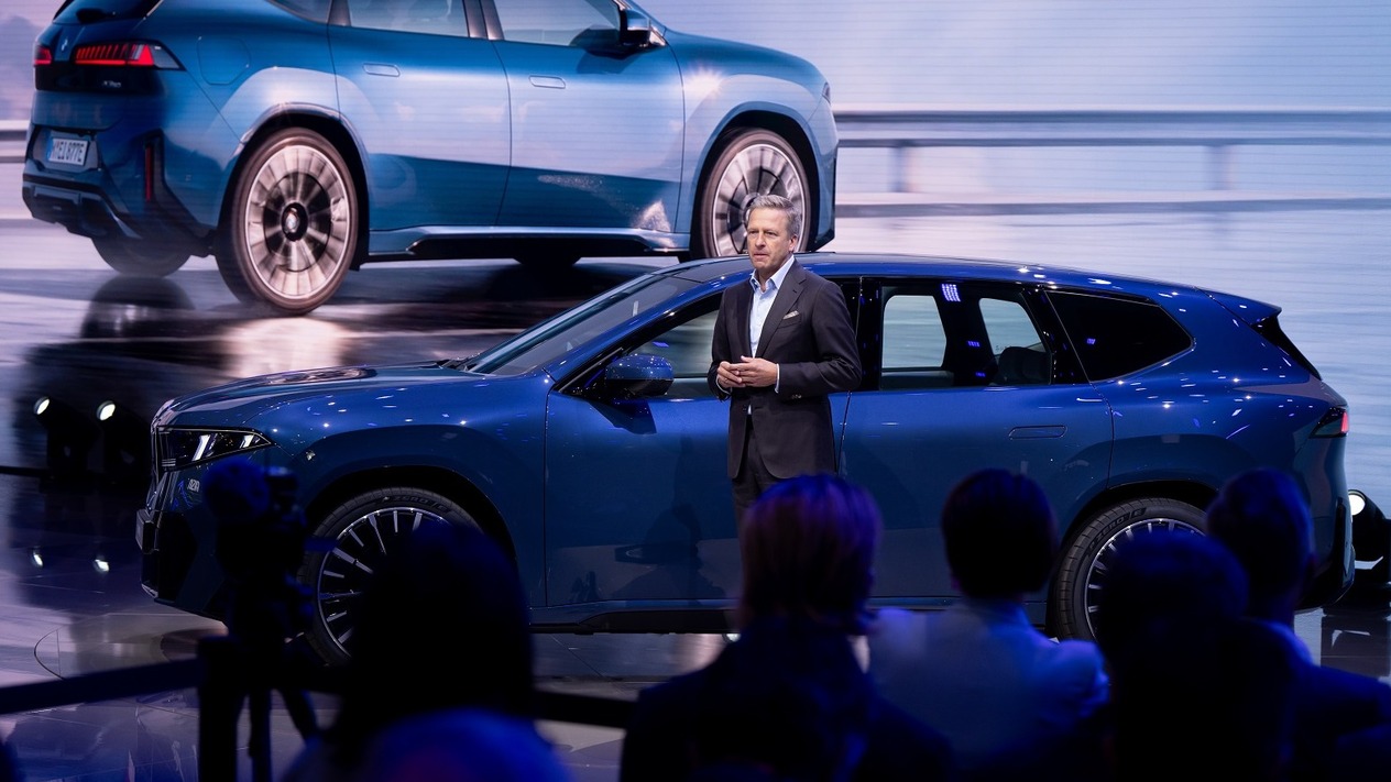 BMW ve Mercedes yeni lüks araçlarıyla Tesla’ya meydan okuyor