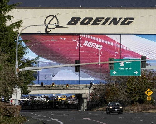 Boeing'in savunma işçileri 1996'dan beri ilk kez greve çıkıyor