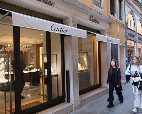 Cartier’in sahibi Richemont satış beklentilerini aştı