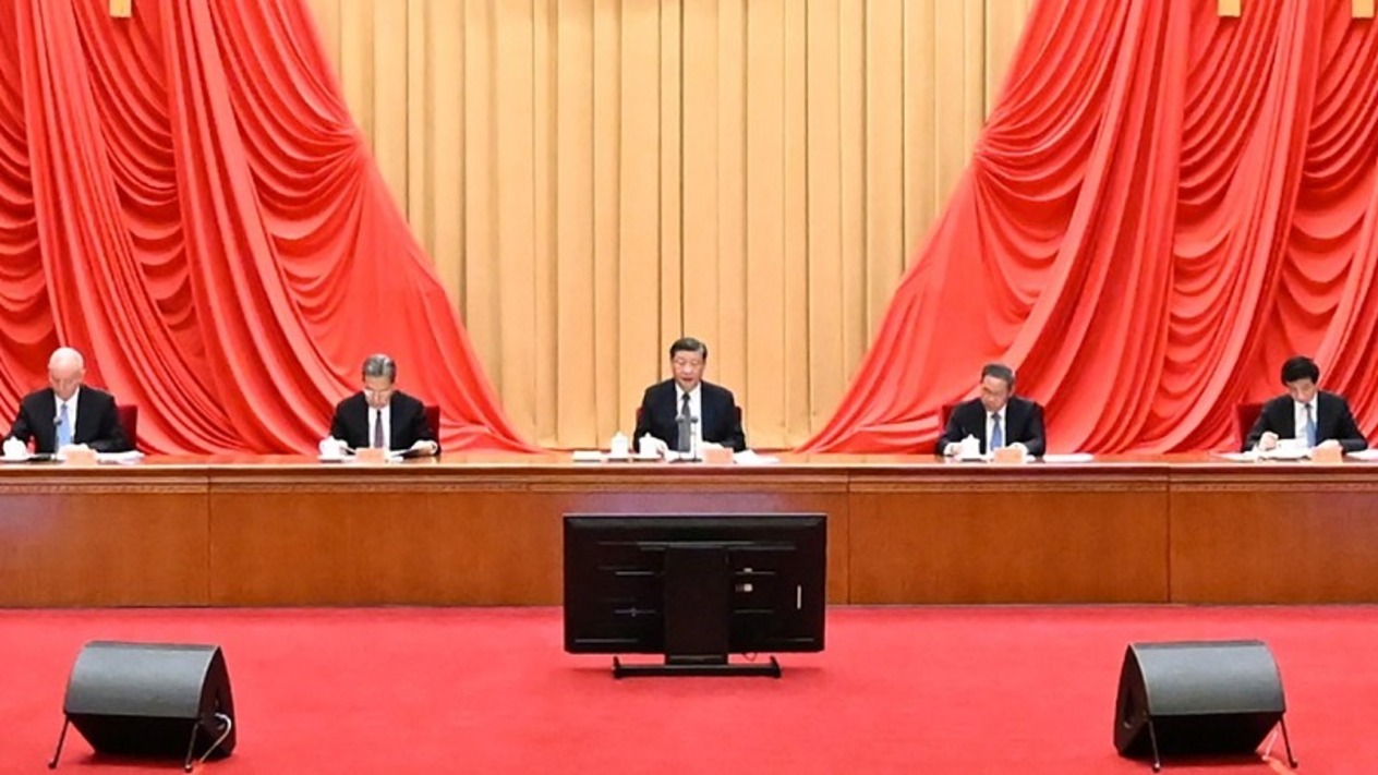 Çin ABD’ye misillemeye hazırlanırken hükümet para sıkıntısı çekiyor