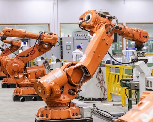 Çin’in çalışan robot liderliği