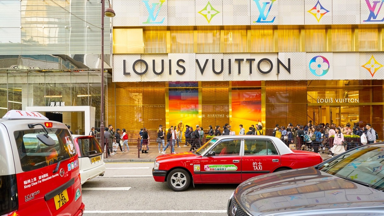 Çin’deki logo tartışmasının ardından Louis Vuitton’un satışları düştü