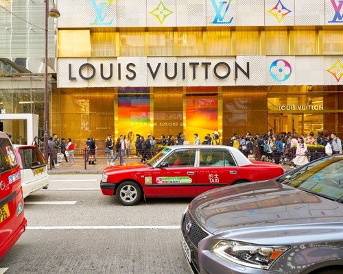Çin’deki logo tartışmasının ardından Louis Vuitton’un satışları düştü