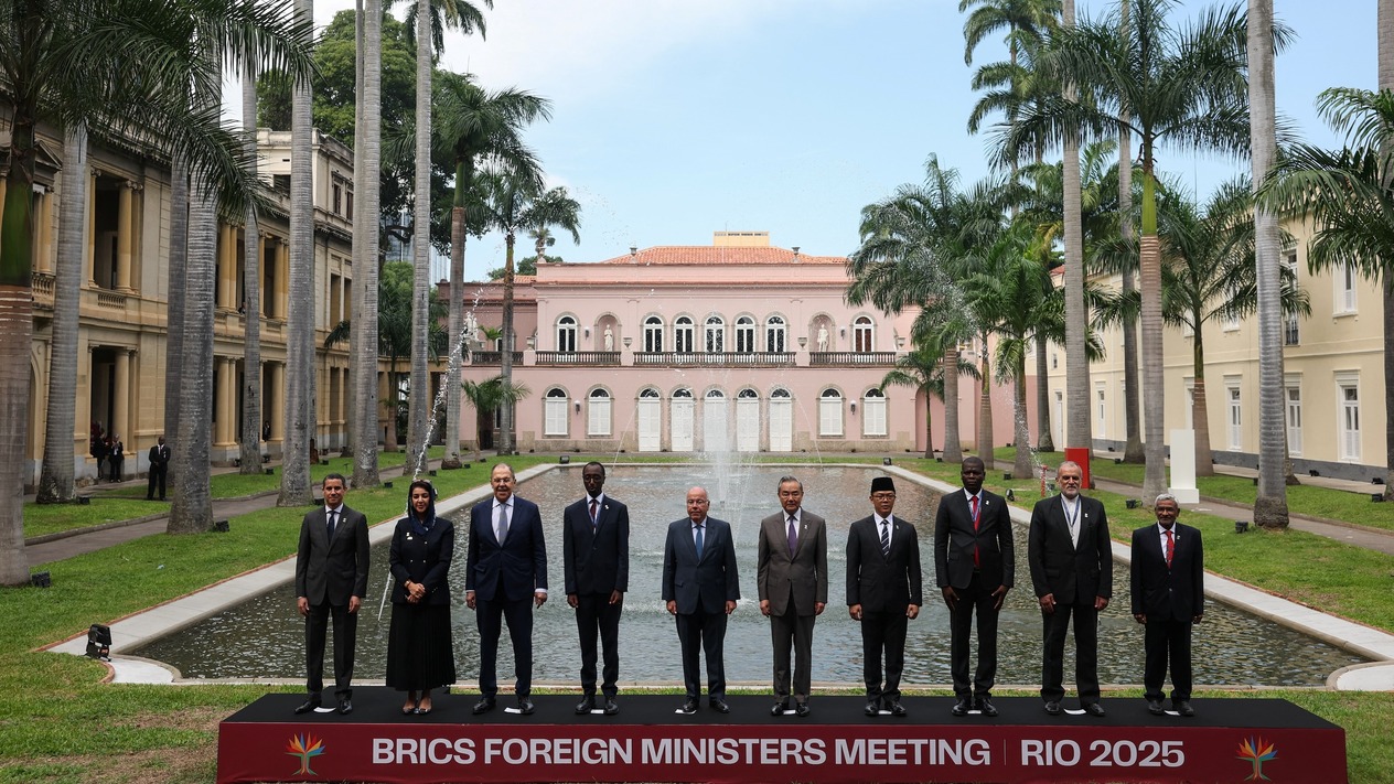 Çin'den BRICS'e çağrı: ABD'nin zorbalığına karşı birlikte direnelim