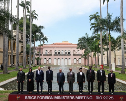 Çin'den BRICS'e çağrı: ABD'nin zorbalığına karşı birlikte direnelim