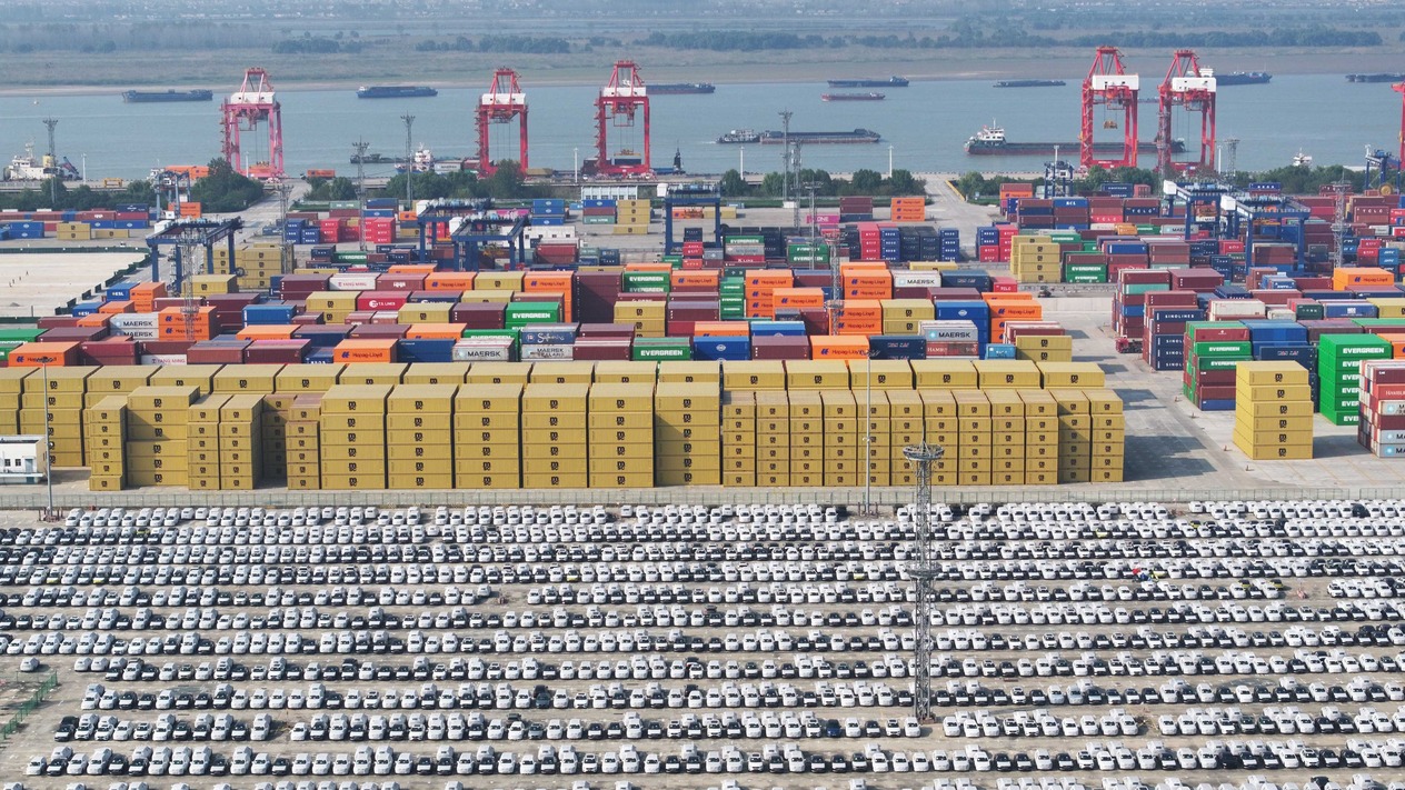 Çin'in ticaret fazlası 2024'te 1 trilyon dolara yaklaştı: Küresel üretim hakimiyeti devam ediyor