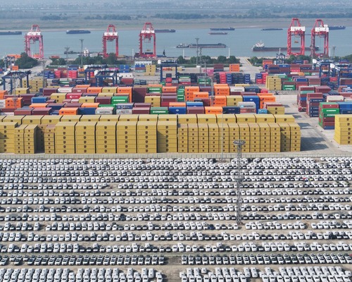 Çin'in ticaret fazlası 2024'te 1 trilyon dolara yaklaştı: Küresel üretim hakimiyeti devam ediyor