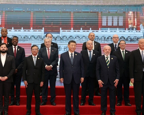 Çin lideri Şi Cinping Latin Amerika’yı işbirliği vaatleriyle yanına çekmeye çalışıyor