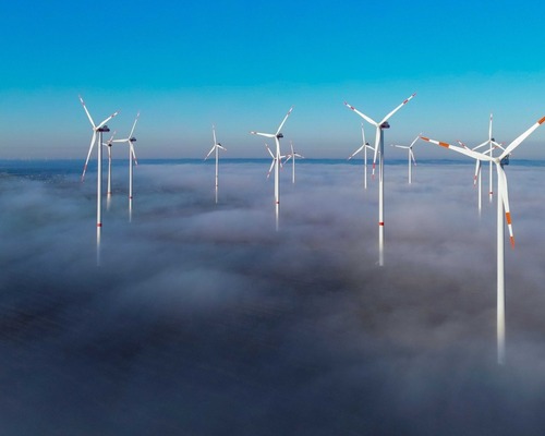 Çin öne çıkıyor: Petrol krizi temiz enerjiye talebi patlattı