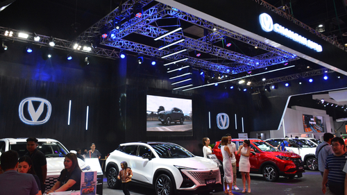 Çinli otomotiv şirketleri Dongfeng ve Changan güçlerini birleştiriyor