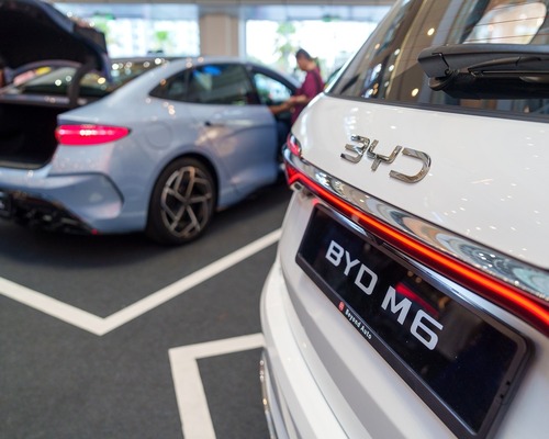 Çinli üreticiler Avrupa'da şimdi de motorlu otomobil satışlarını artırıyor