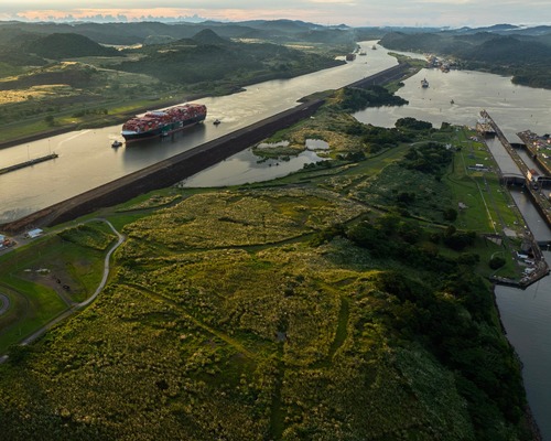 CK Hutchison Panama limanları anlaşması için Çinli yatırımcıyı konsorsiyuma dahil etmeyi planlıyor