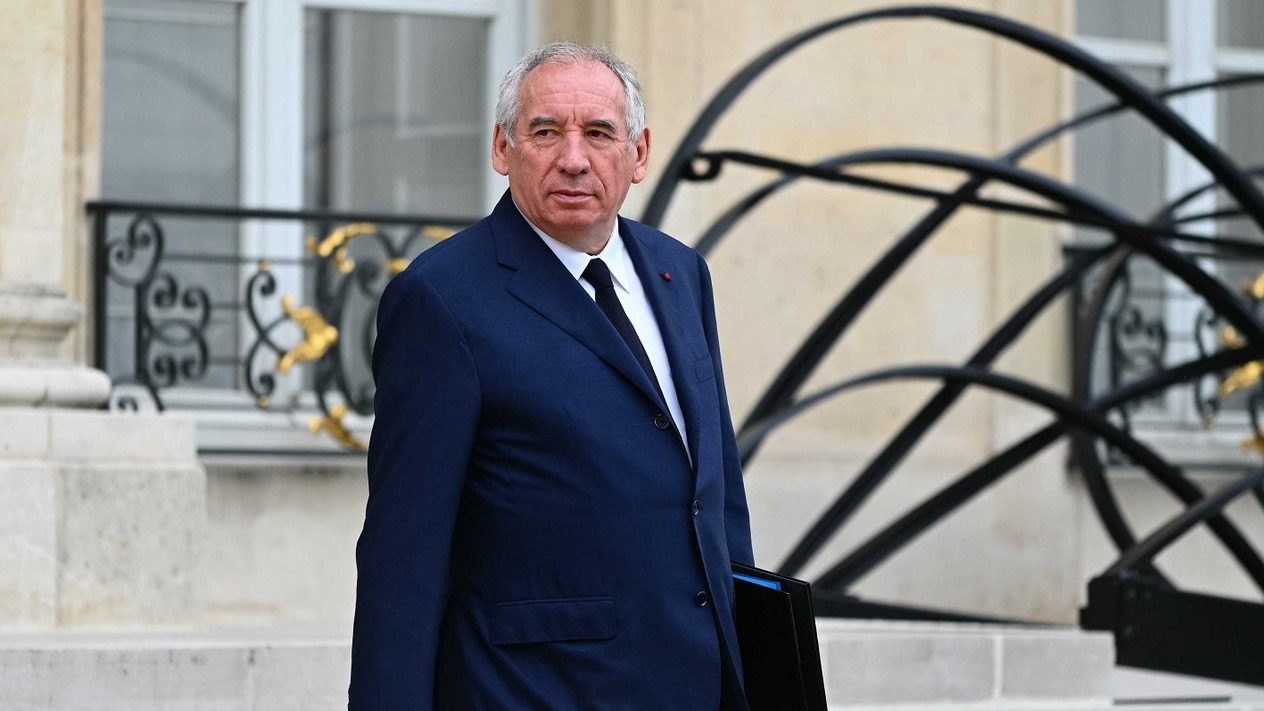 Çöküşün eşiğinde bir hükümet: Fransa yeni İtalya mı?