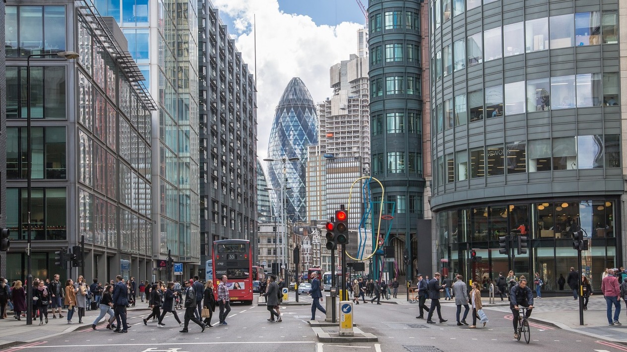 Covid, İngiltere ekonomisini diğer ülkelerden daha sert vurdu