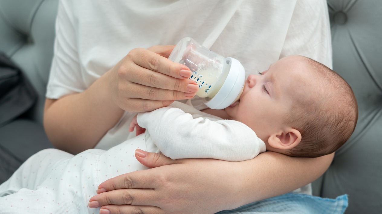 Daha az çocuğu olan ebeveynler, daha pahalı bebek mamalarını tercih ediyor