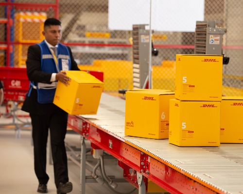DHL, Almanya'da 8 bin kişiyi işten çıkaracak