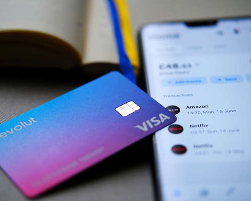 Dijital bankacılık devi Revolut ilk fiziksel mağazasını Barselona'da açıyor