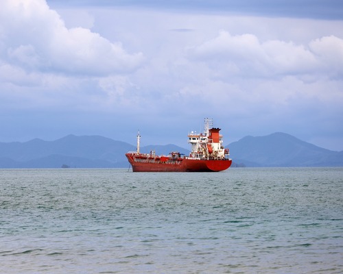Diplomasi umutları ve artan arz petrol fiyatlarını düşürdü