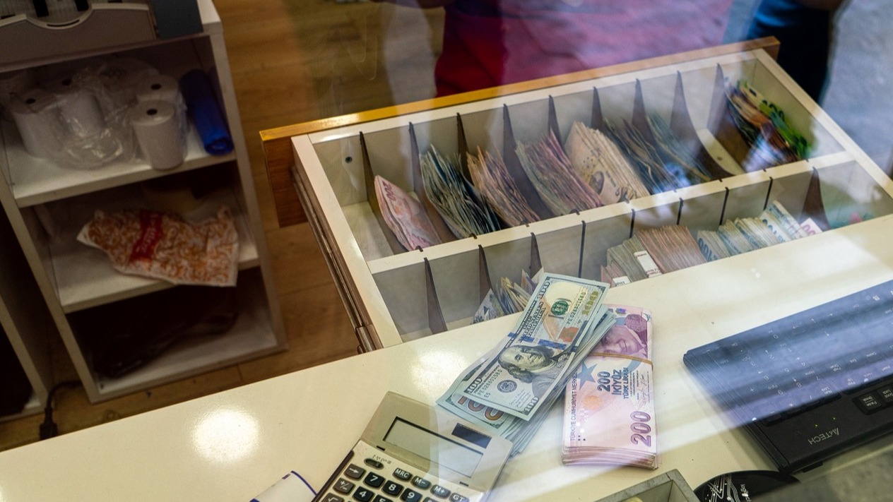 Dış basında Türkiye analizleri: Ekonomi yönetimi yatırımcıları sakinleştirmeye çalışıyor