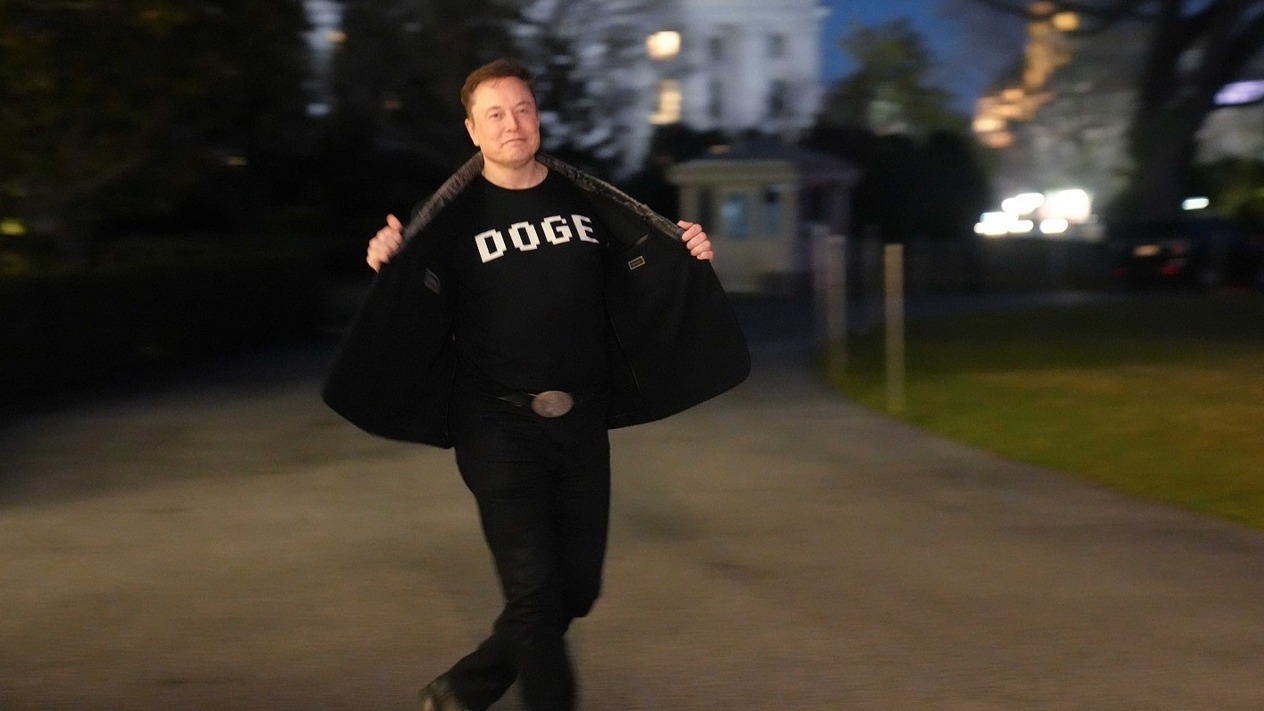 Doğum oranlarını eleştiren Musk anne ve bebeklere bakım desteğini kesiyor