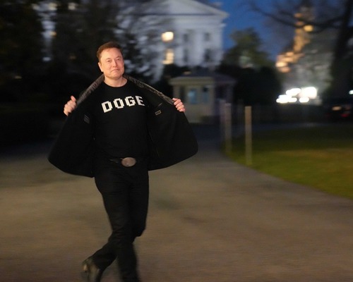 Doğum oranlarını eleştiren Musk anne ve bebeklere bakım desteğini kesiyor