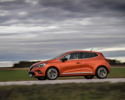 Dokuz ayın en çok satılan otomobilleri: Clio zirvede, Tesla yükselişte