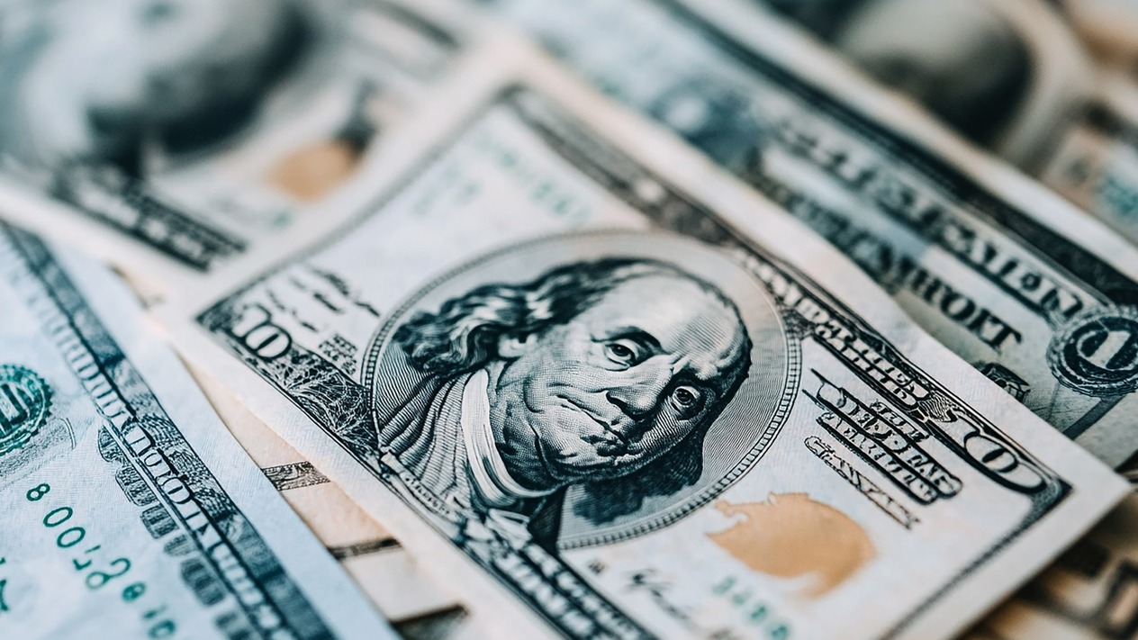 Dolar güvenli liman talebiyle yükseldi, gözler Fed'e çevrildi