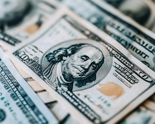 Dolar güvenli liman talebiyle yükseldi, gözler Fed'e çevrildi