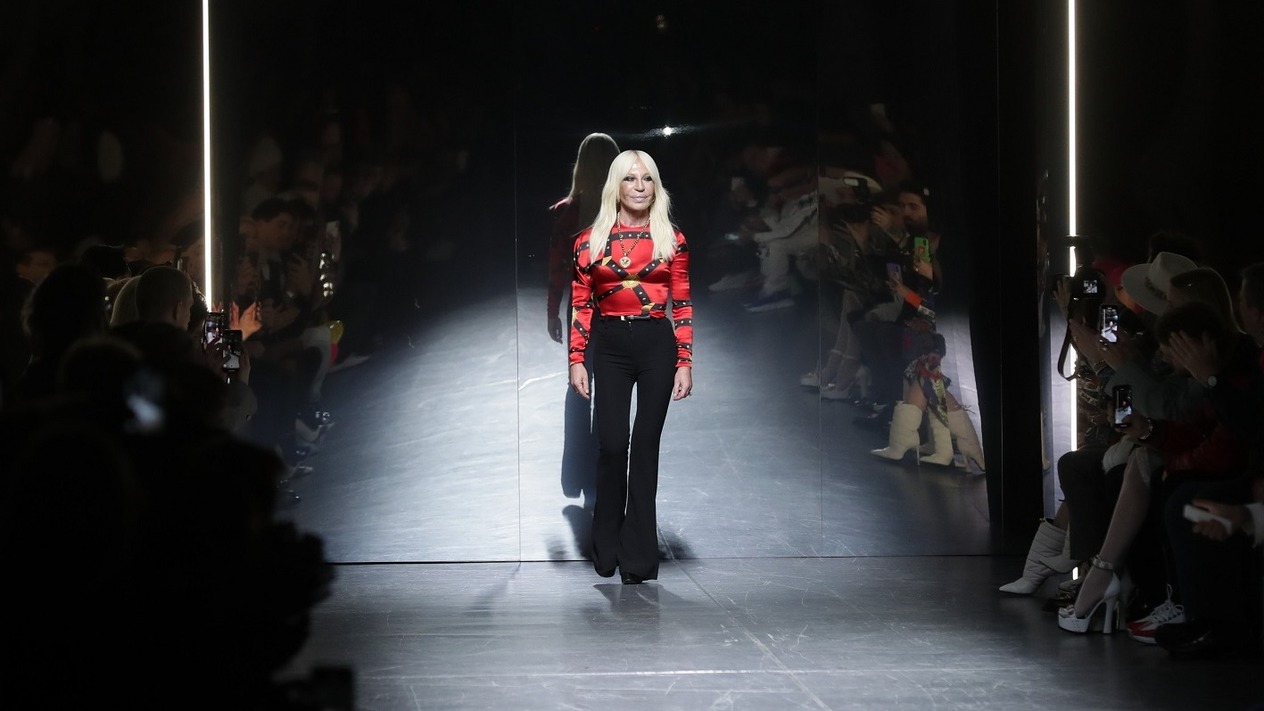 Donatella Versace 28 yılın ardından kreatif direktörlüğü bıraktı