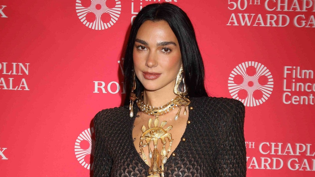 Dua Lipa Avrupa’nın en genç ülkesini dünyaya tanıtıyor