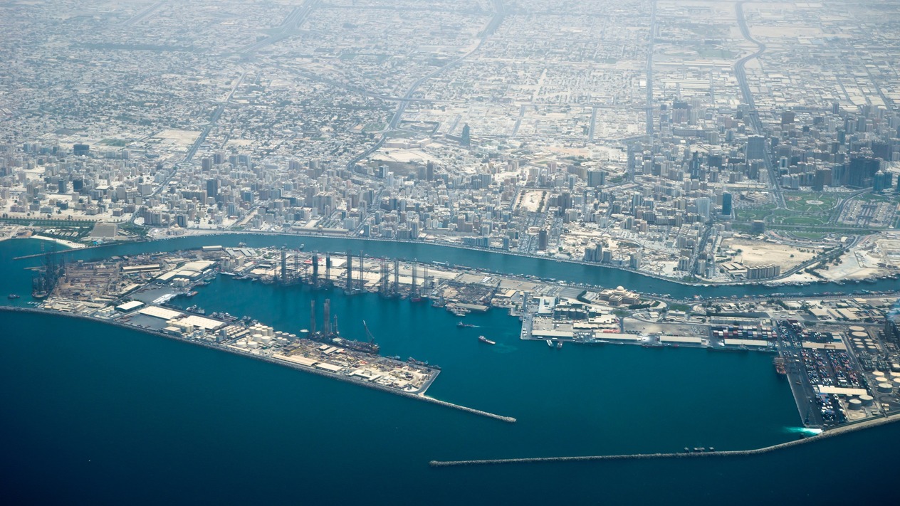 Dubai Hürmüz Boğazı'nı by-pass etmek için yeni bir liman planlıyor