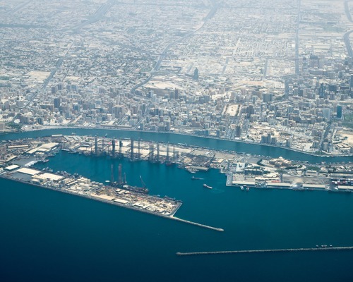 Dubai Hürmüz Boğazı'nı by-pass etmek için yeni bir liman planlıyor