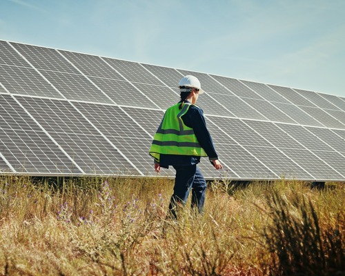 Dünyada yenilenebilir enerji dönüşümüne güneş damga vurdu