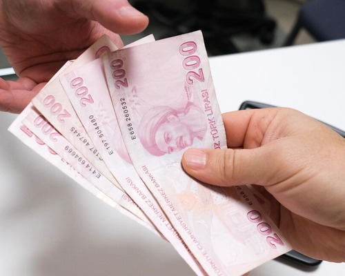 Ekonomistlerden asgari ücret değerlendirmesi: Şubat'ta açlık sınırının altında kalır