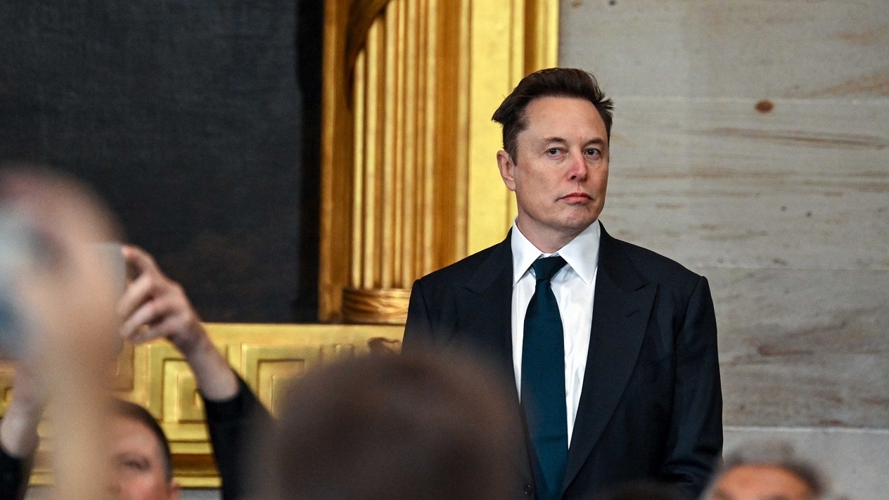 Elon Musk 10 milyar dolar daha zenginleşti