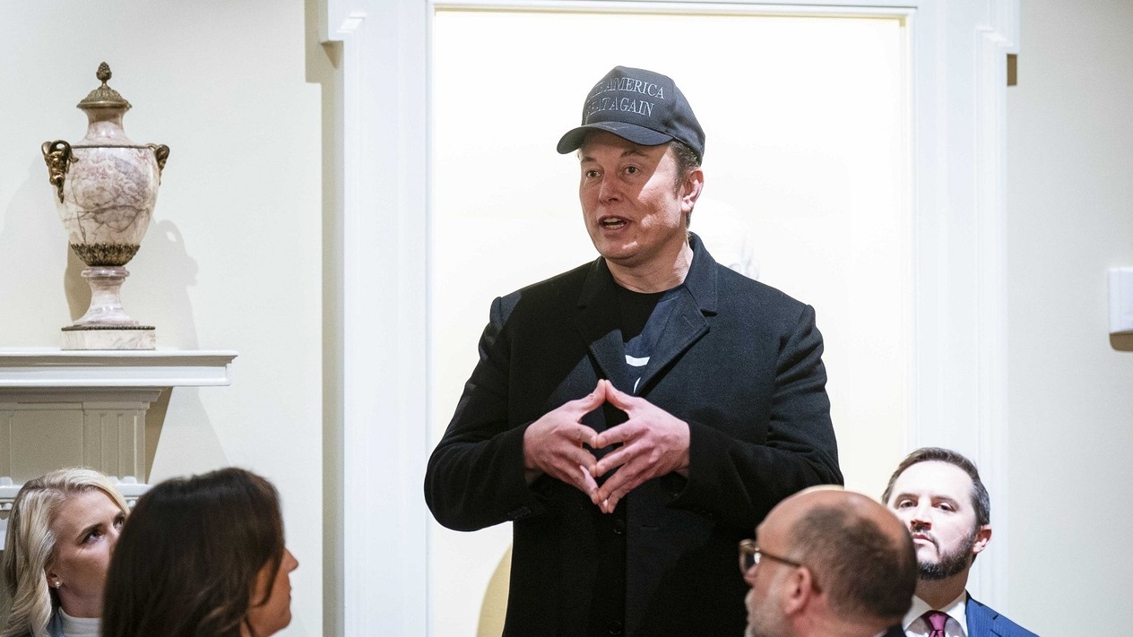 Elon Musk 116 milyar dolar daha fakir